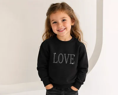 بلوز دورس پنبه دخترانه طرح LOVE (نگین‌دار)